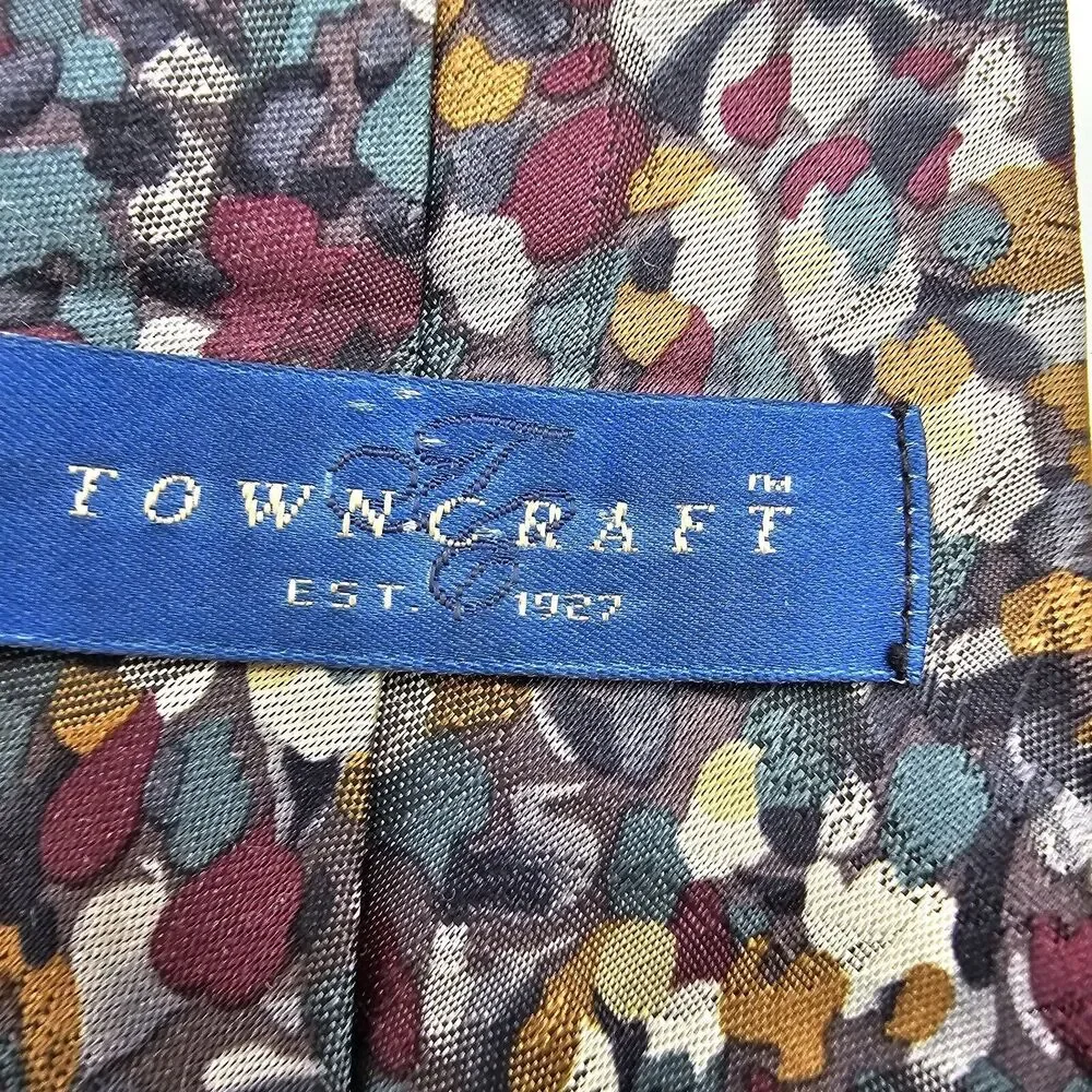 Mens Necktie Burgundy Muilti Colored Towncraft, size 55.5 x 3.5 inch Vintage